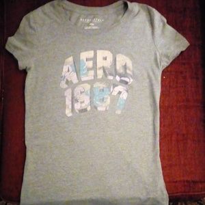 Gray Aéropostale tee